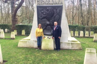 Mrs. Gerry Manolas and Mr. Ľubomír Rehák, Ambassador of Slovakia