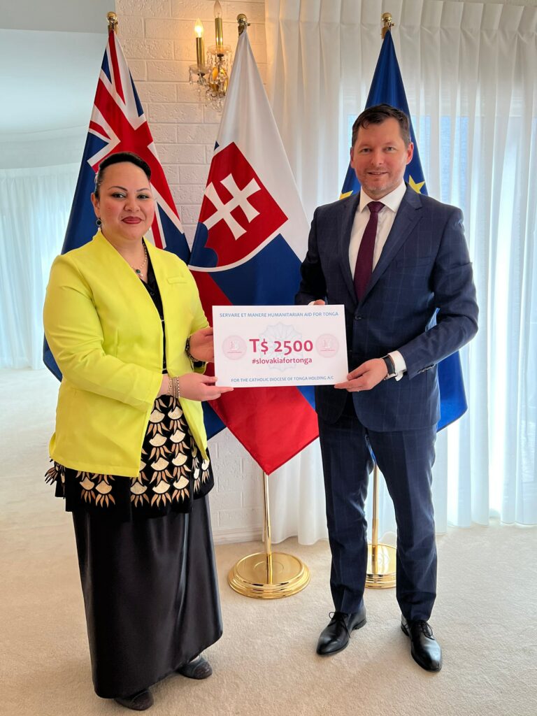 Handing over of the proceeds of the public fundraising #slovakiafortonga to Princess Lātūfuipeka Tukuʻaho