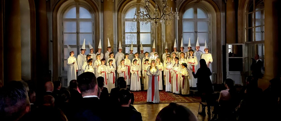 Schwedische Botschaft Wien annual candlelit Lucia procession Servare et Manere
