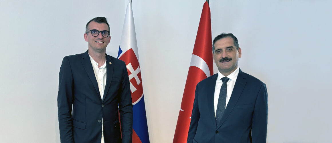 Erkan Özoral Ambassador of the Republic of Türkiye Marek Sobola Servare et Manere Honorary consul of Romania